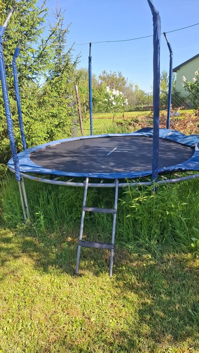 Trampolína