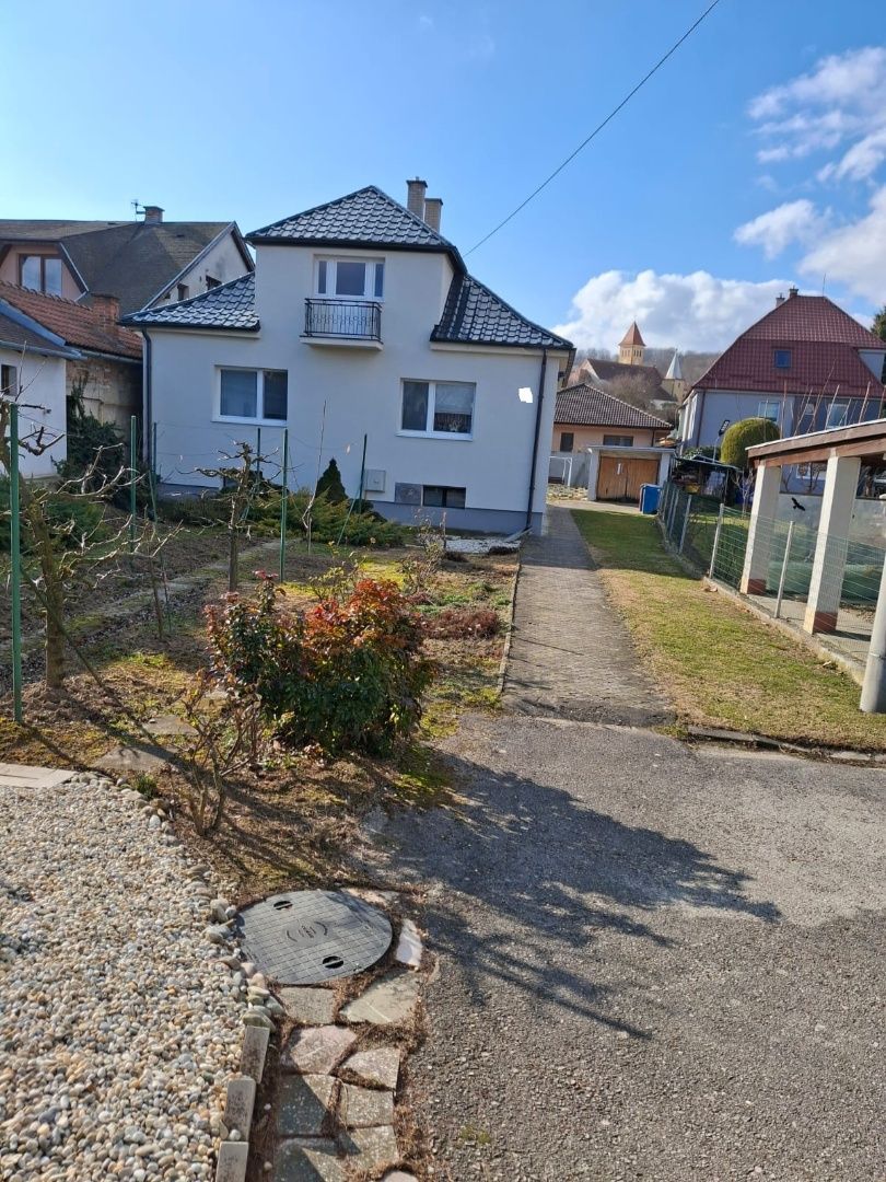 Na predaj 4i RD v obci Banka pri Piešťanoch