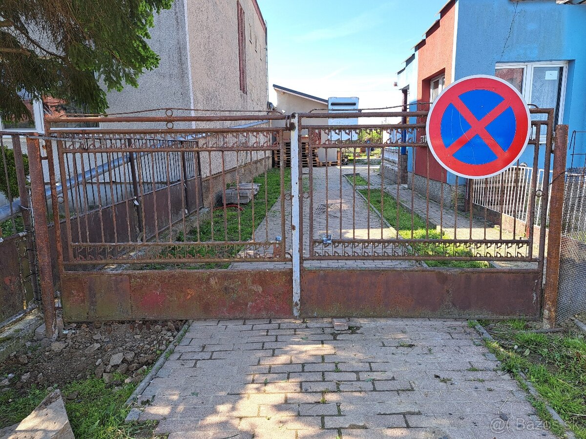 Brána