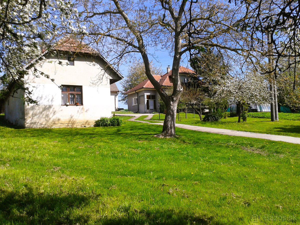 BÝVANIE SNOV - Celá kopaničiarska osada je na predaj