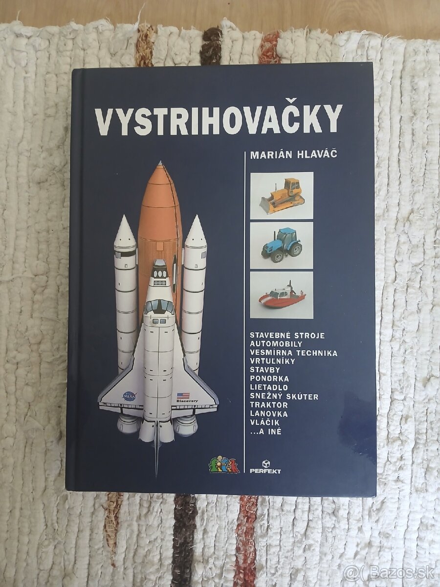 Kniha vystrihovacky