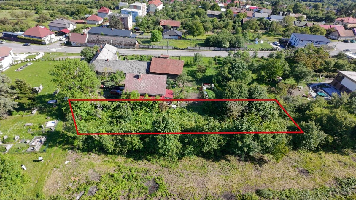 Stavebný prevažne rovinatý pozemok v obci Slanec