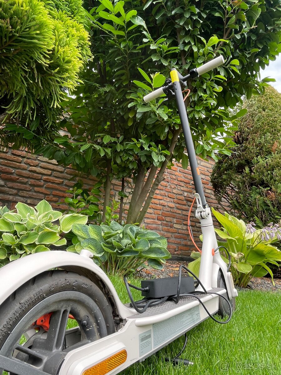 Predám elektrickú kolobežku Mi Electric Scooter 3 – ako nová