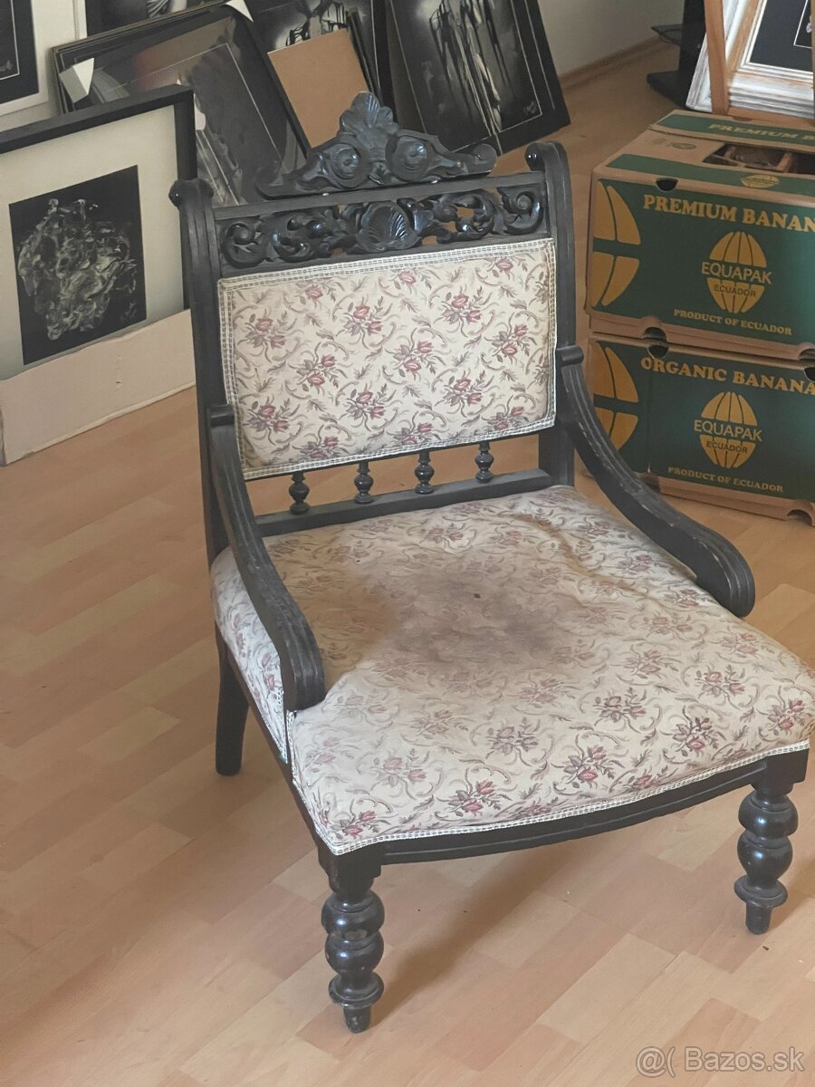 Starožitné kreslo