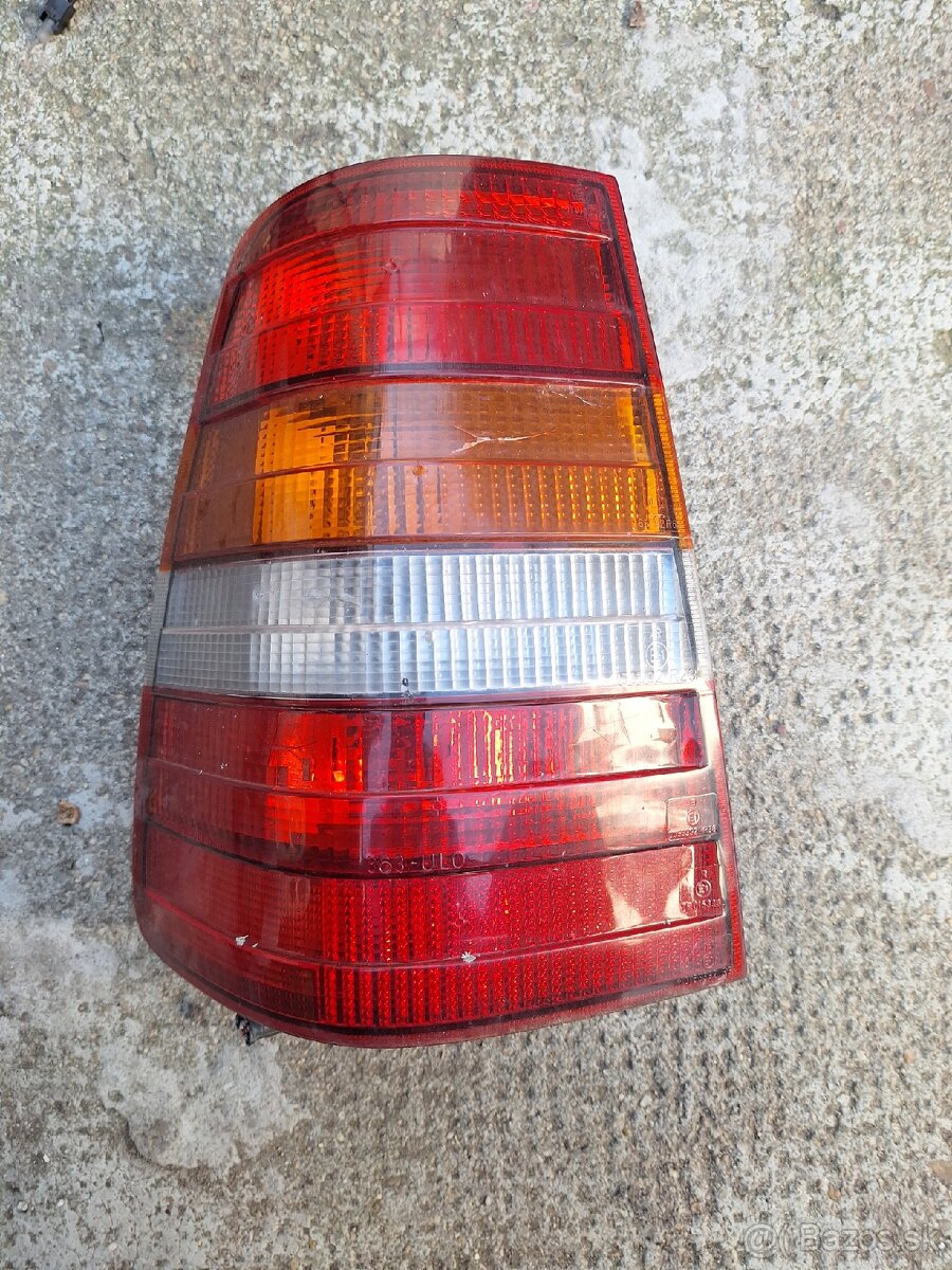 Mercedes w124 combi zadne svetlo lave