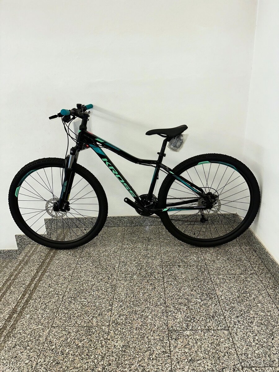 Kross Lea 5.0, 29/ 27,5 bicykel dámsky, Black Turquoise Glos