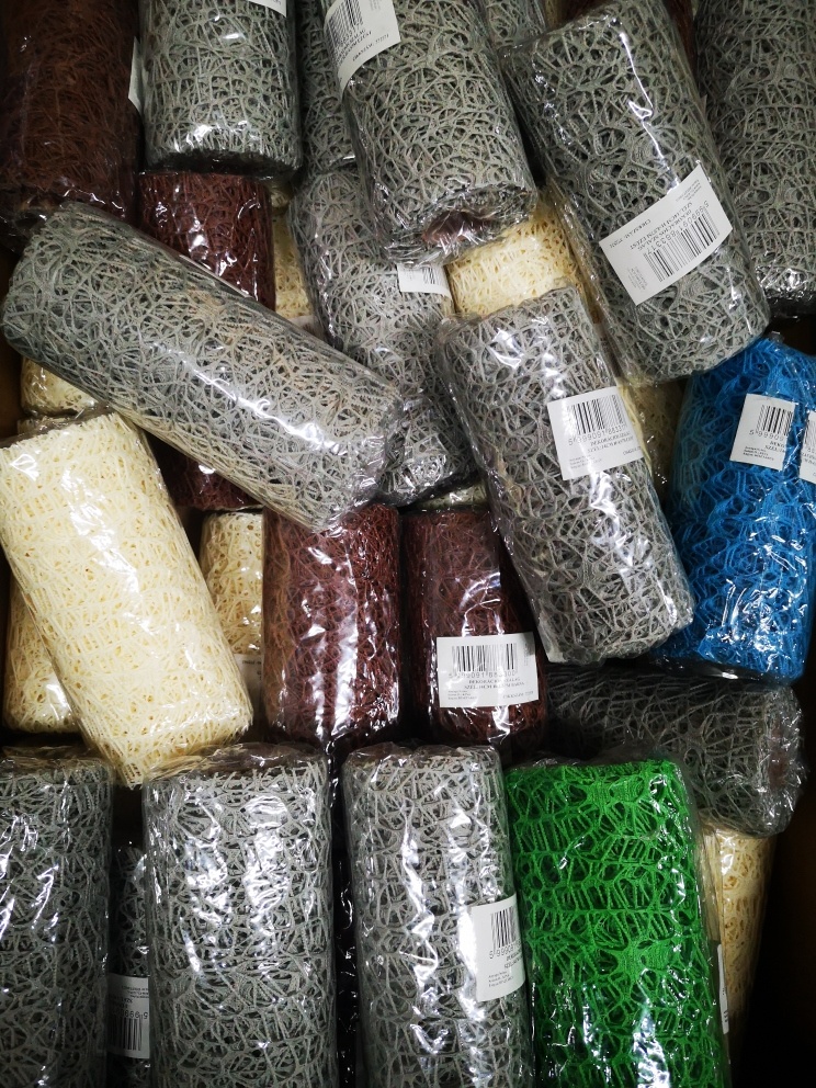 čipky, stuhy, korálky