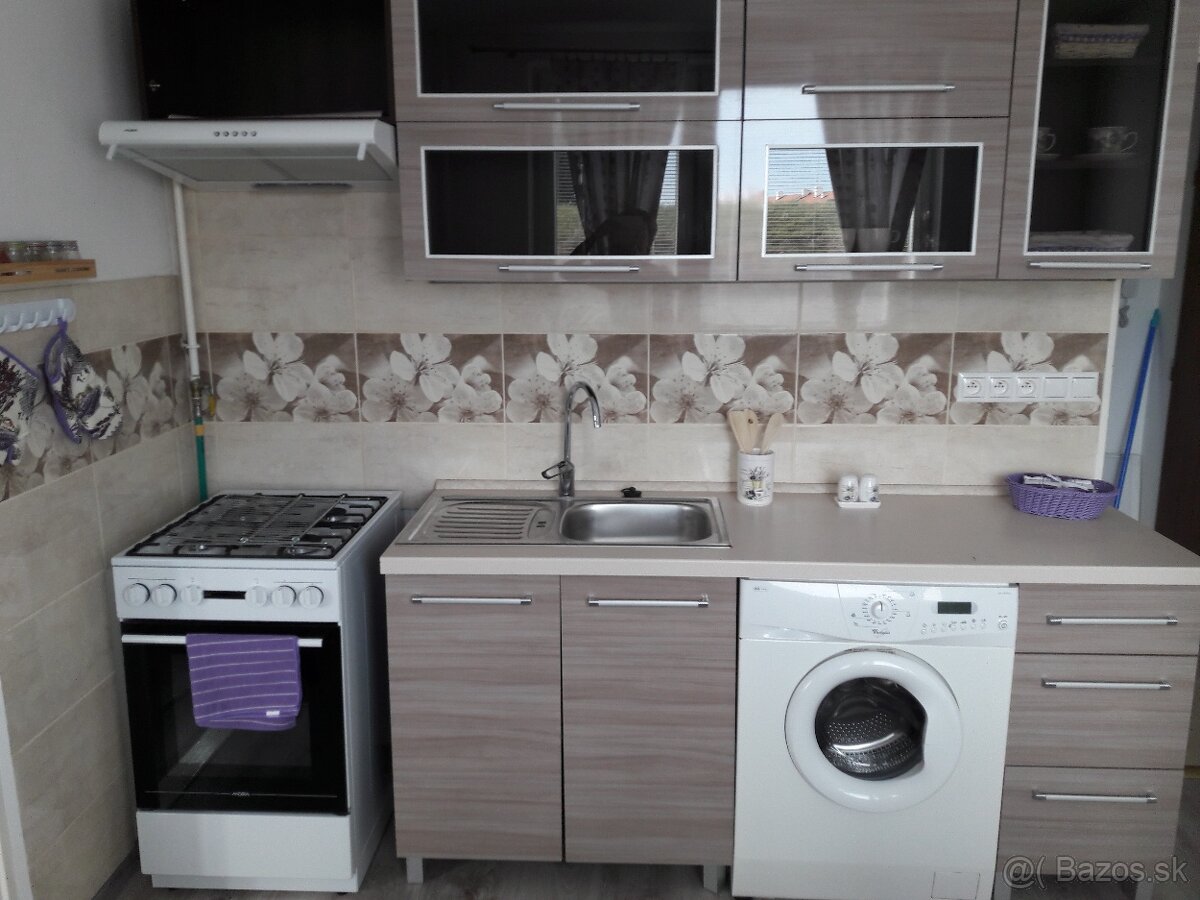 1 IZBOVÝ BYT NA PRENÁJOM NA ULICI HRADNEJ