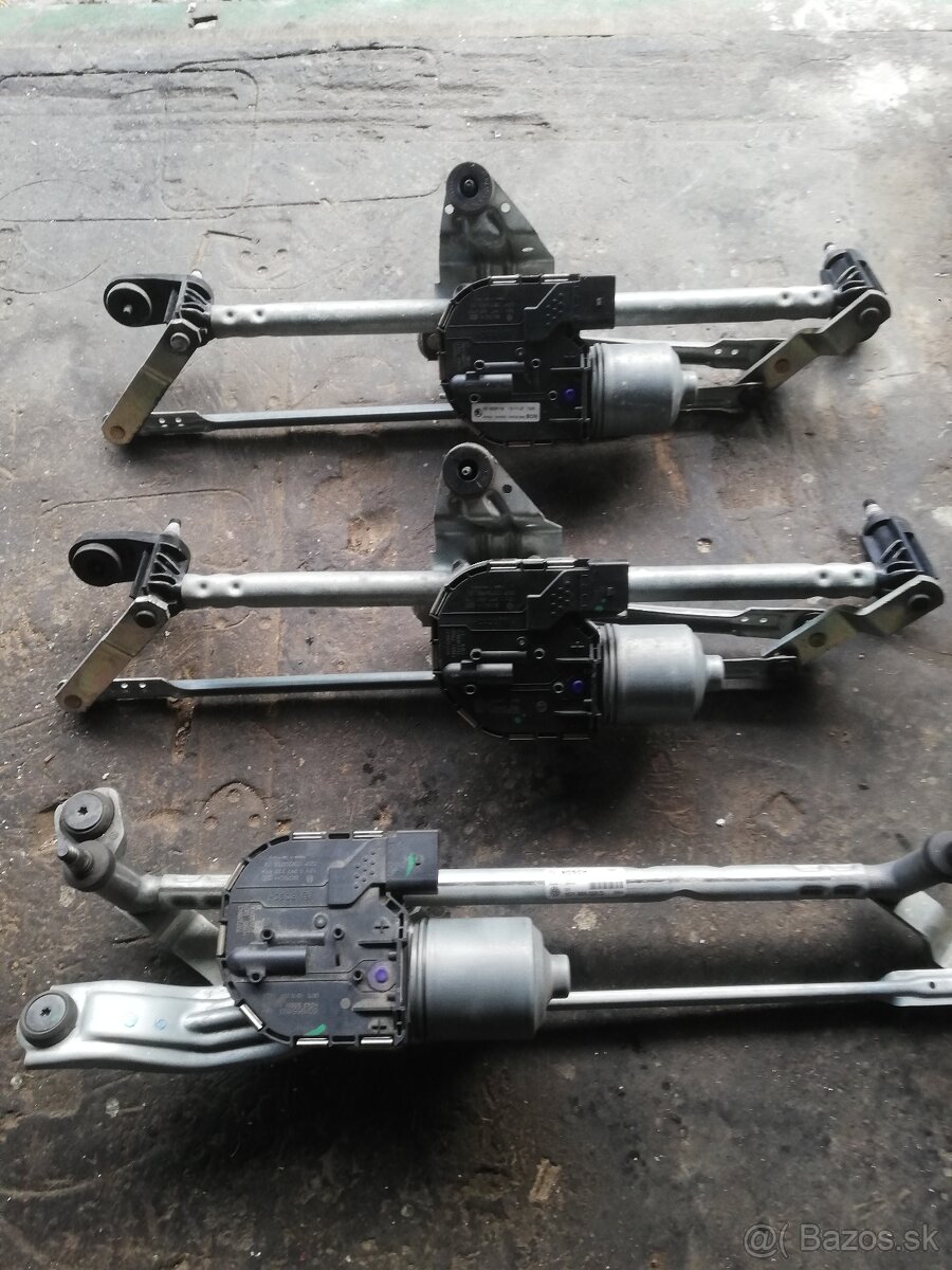 Motorček stieračov s mechanizmom