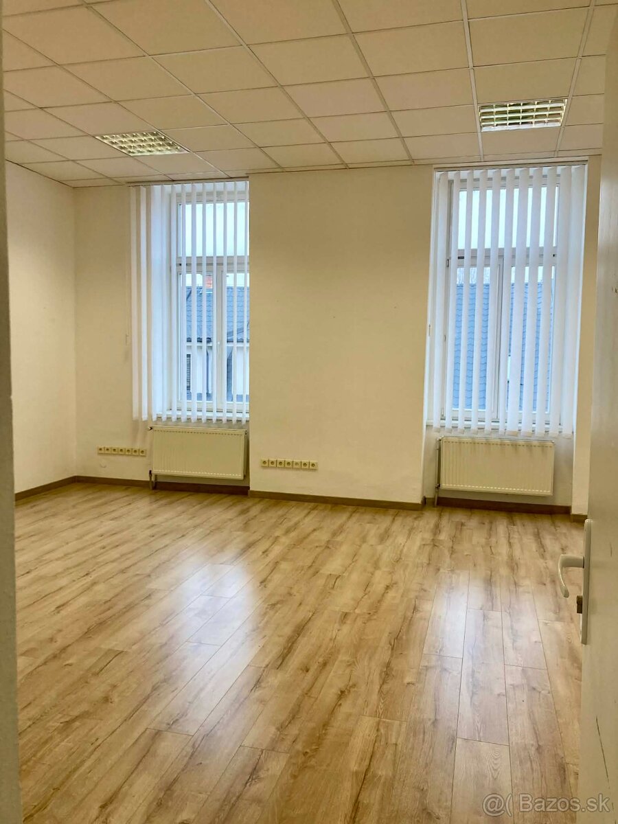 EXKLUZÍVNE - Kancelária na prenájom – 30 m² | Štúrovo | Peši