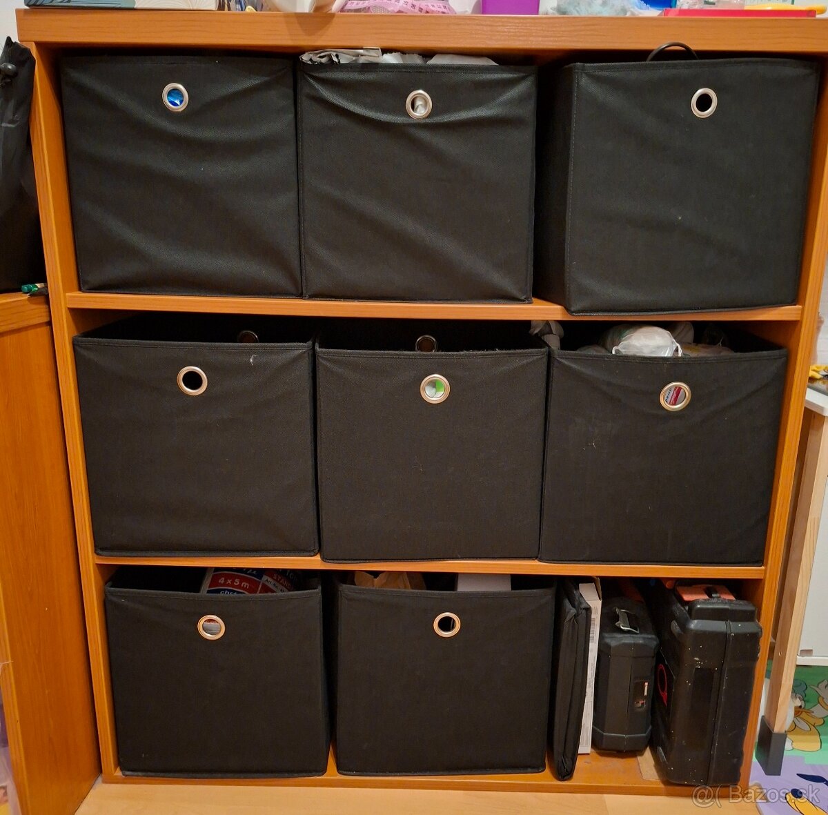 Predam stolik stolicku a skrinku