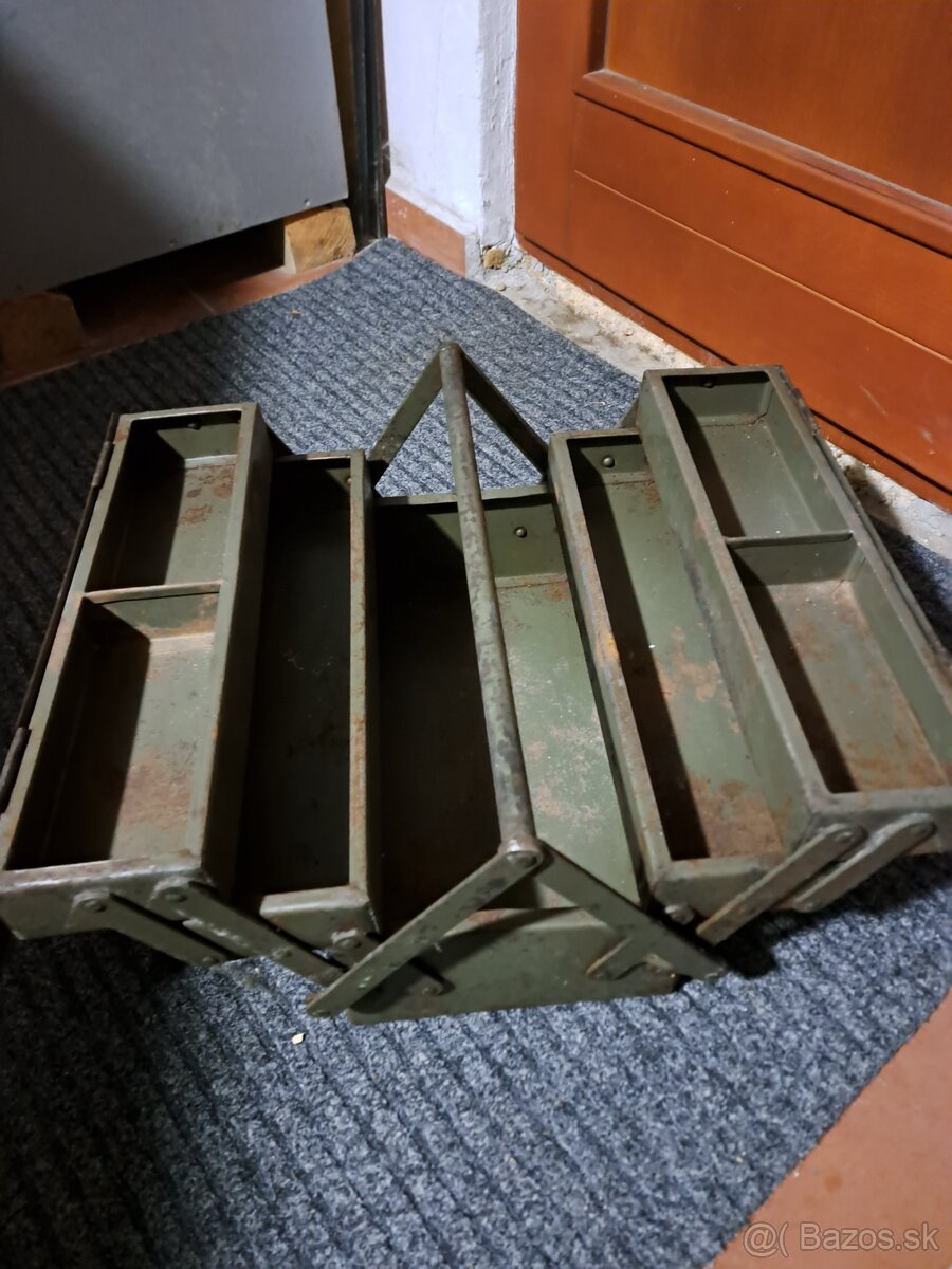 Plechový box na náradie