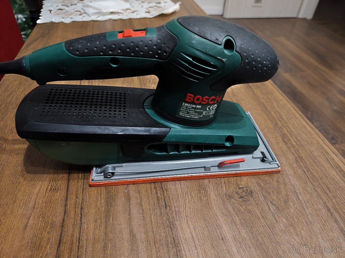 Vibračná brúska Bosch PSS 300 AE