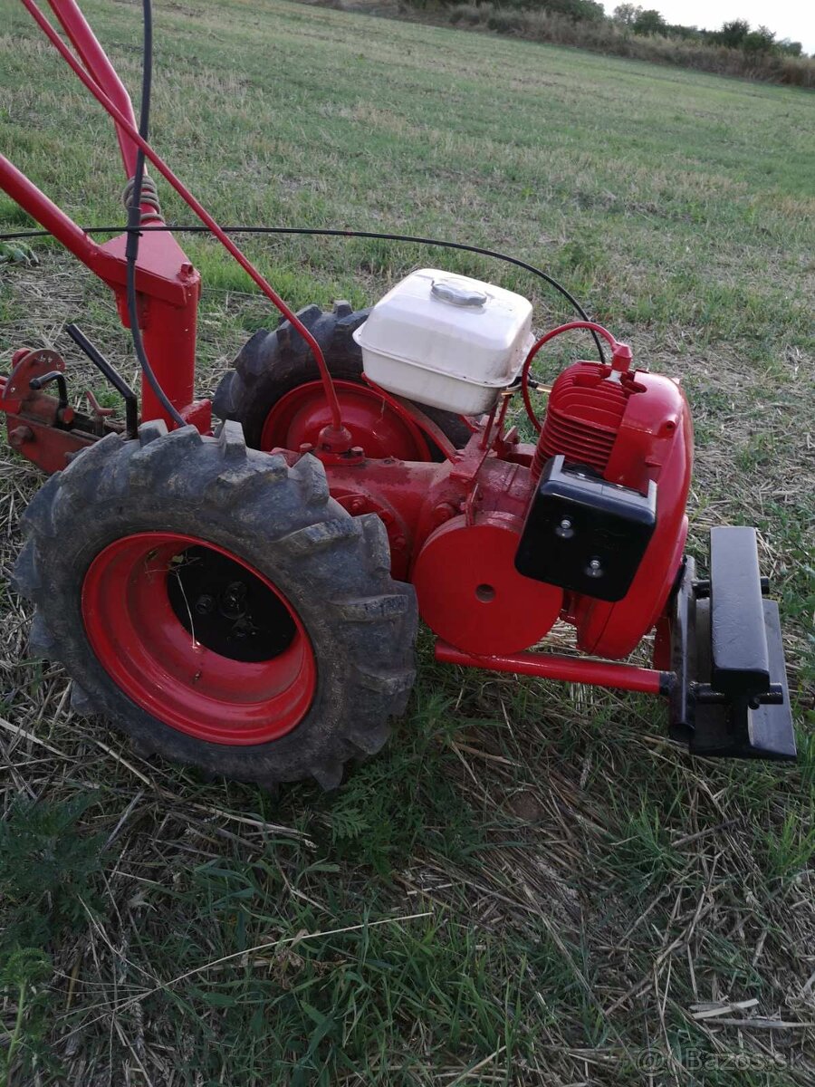 Predám záhradný malotraktor s príslušenstvom