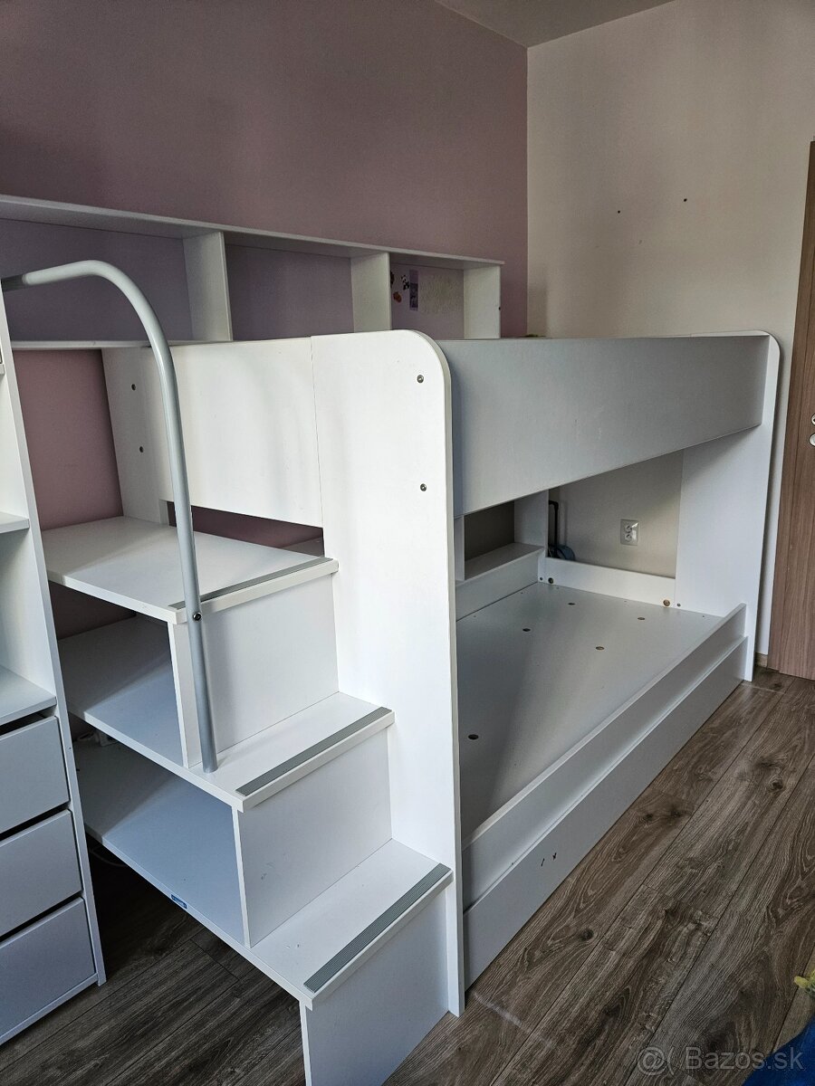 Poschodova postel a regál