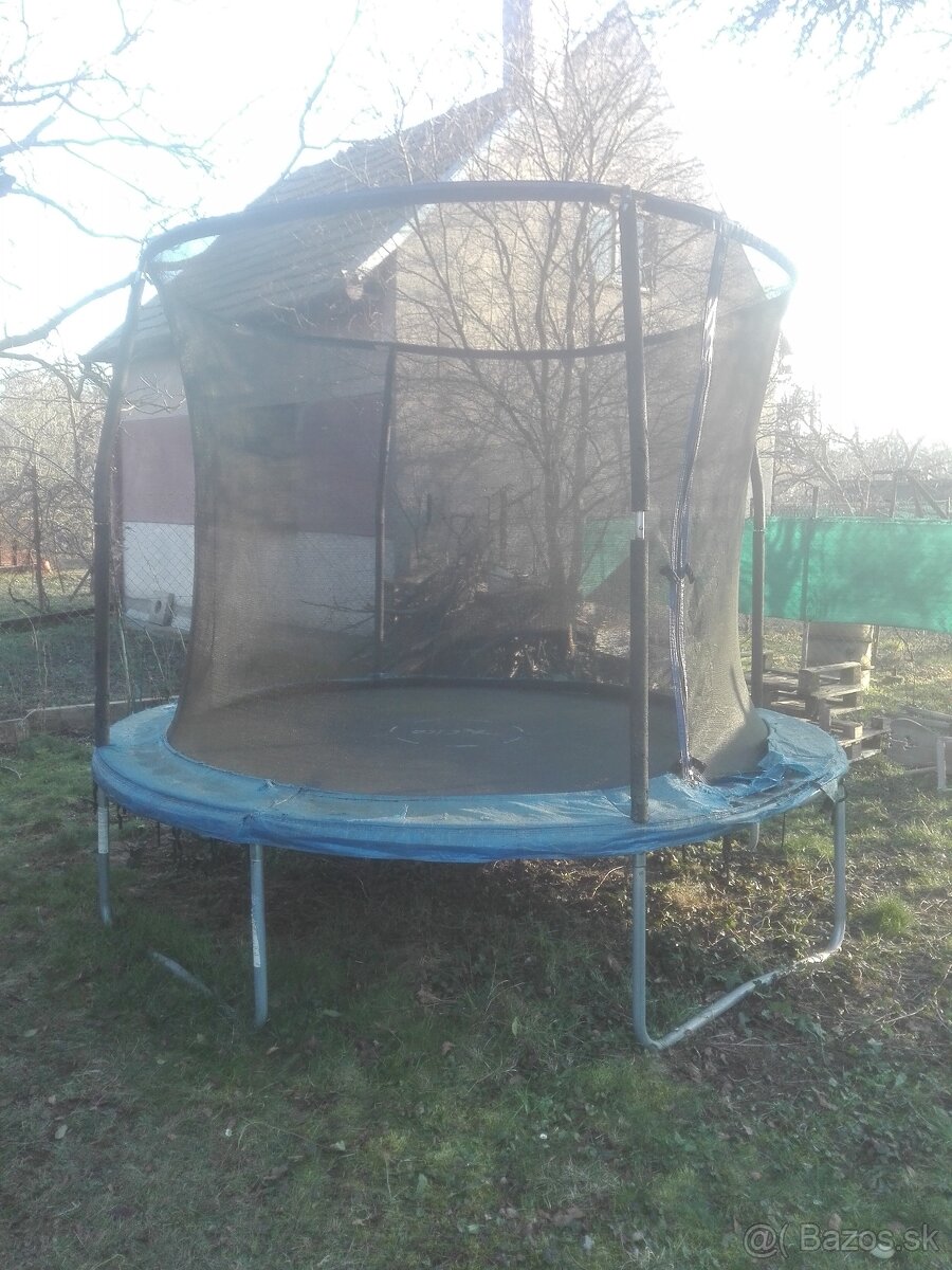 trampolína