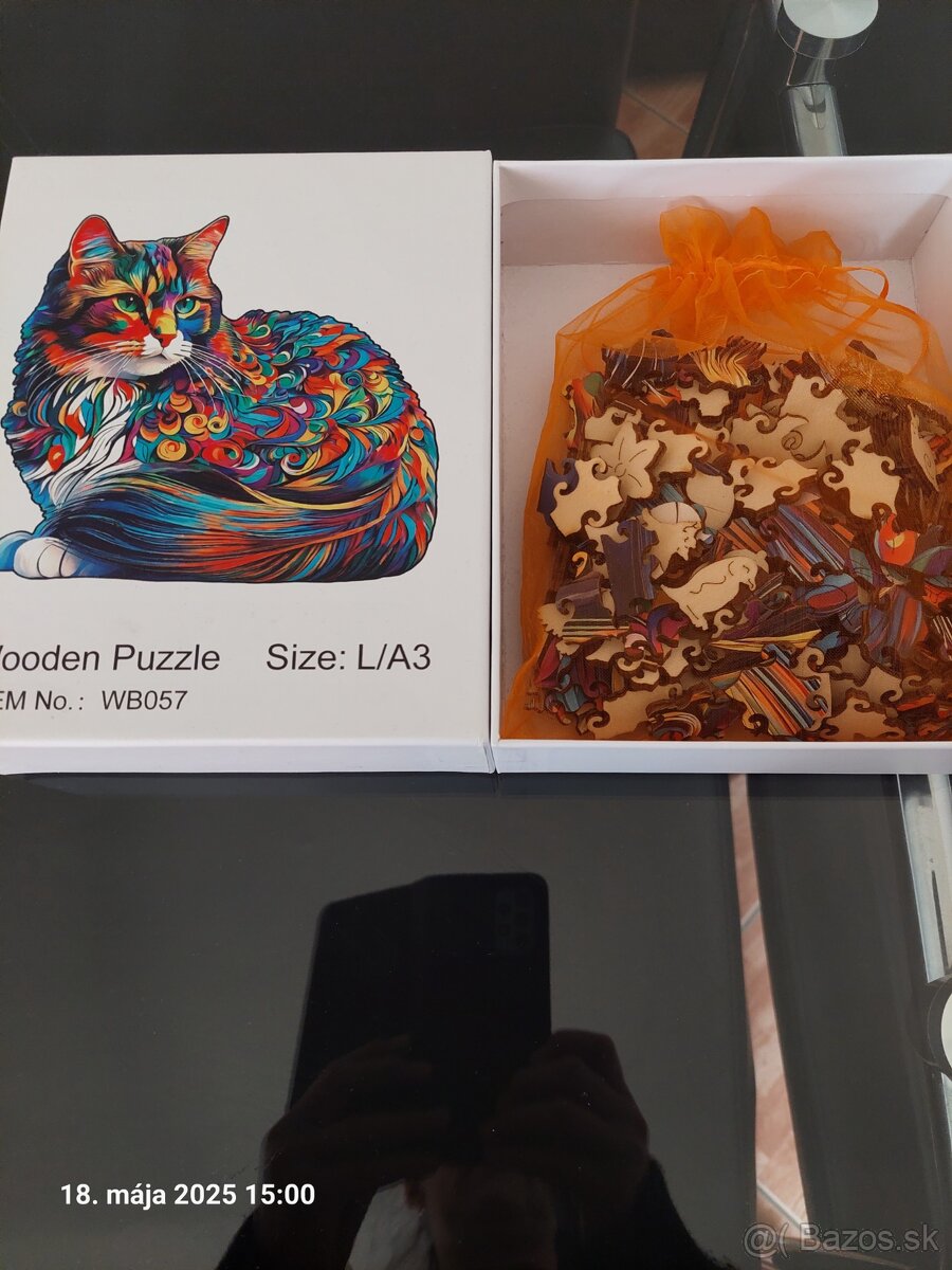 Wooden puzzle mačka