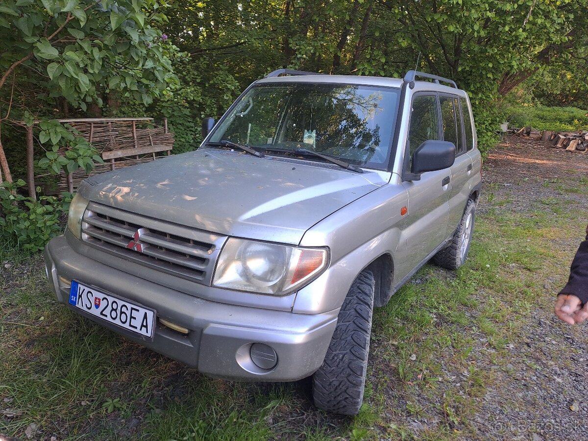 Mitsubishi pajero pinin