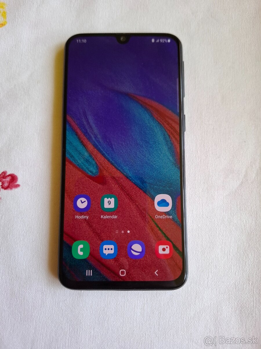 Samsung galaxy A40 čierny dual sim plne funkčný Vypálené dis