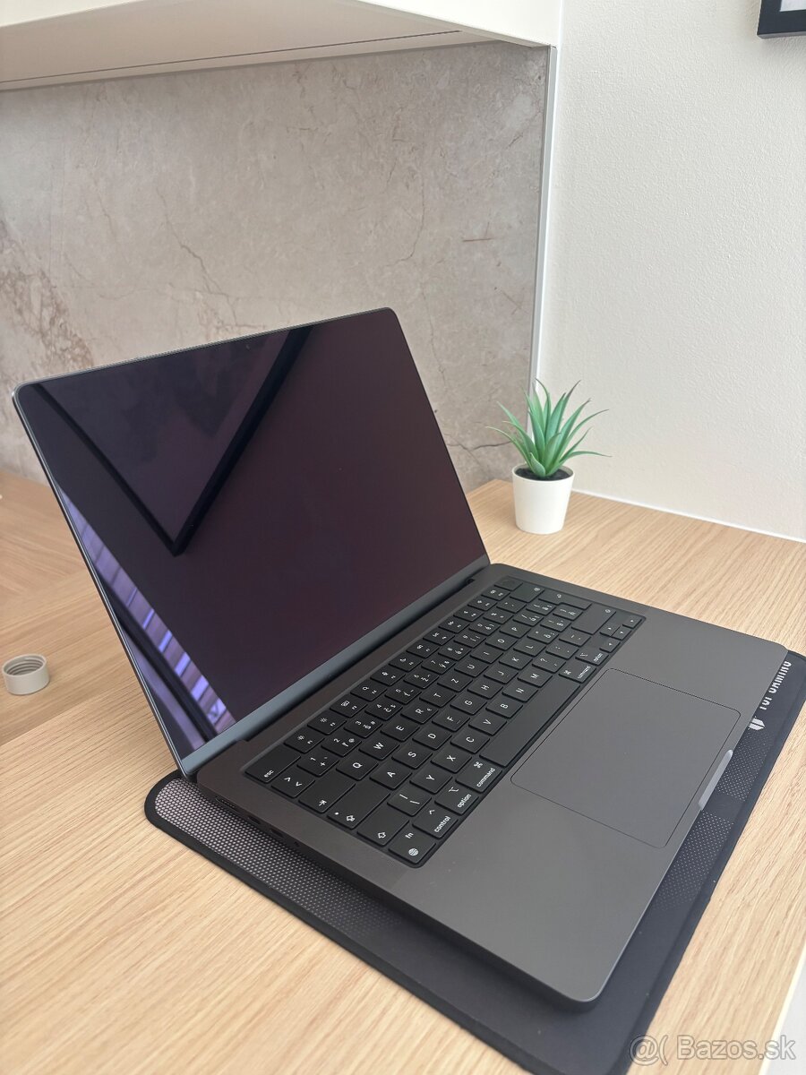 Predám MacBook Pro M3 – v záruke