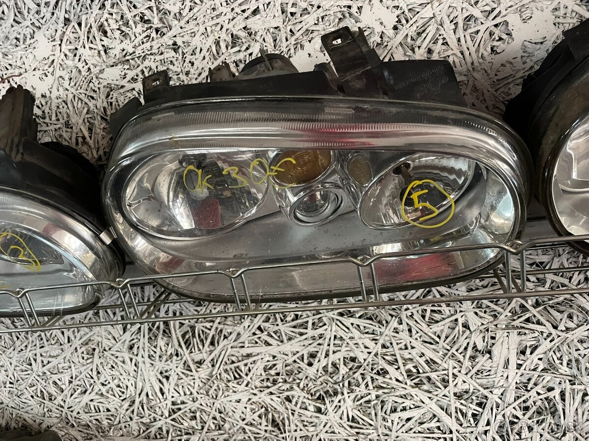 Predne svetla VW Golf 4