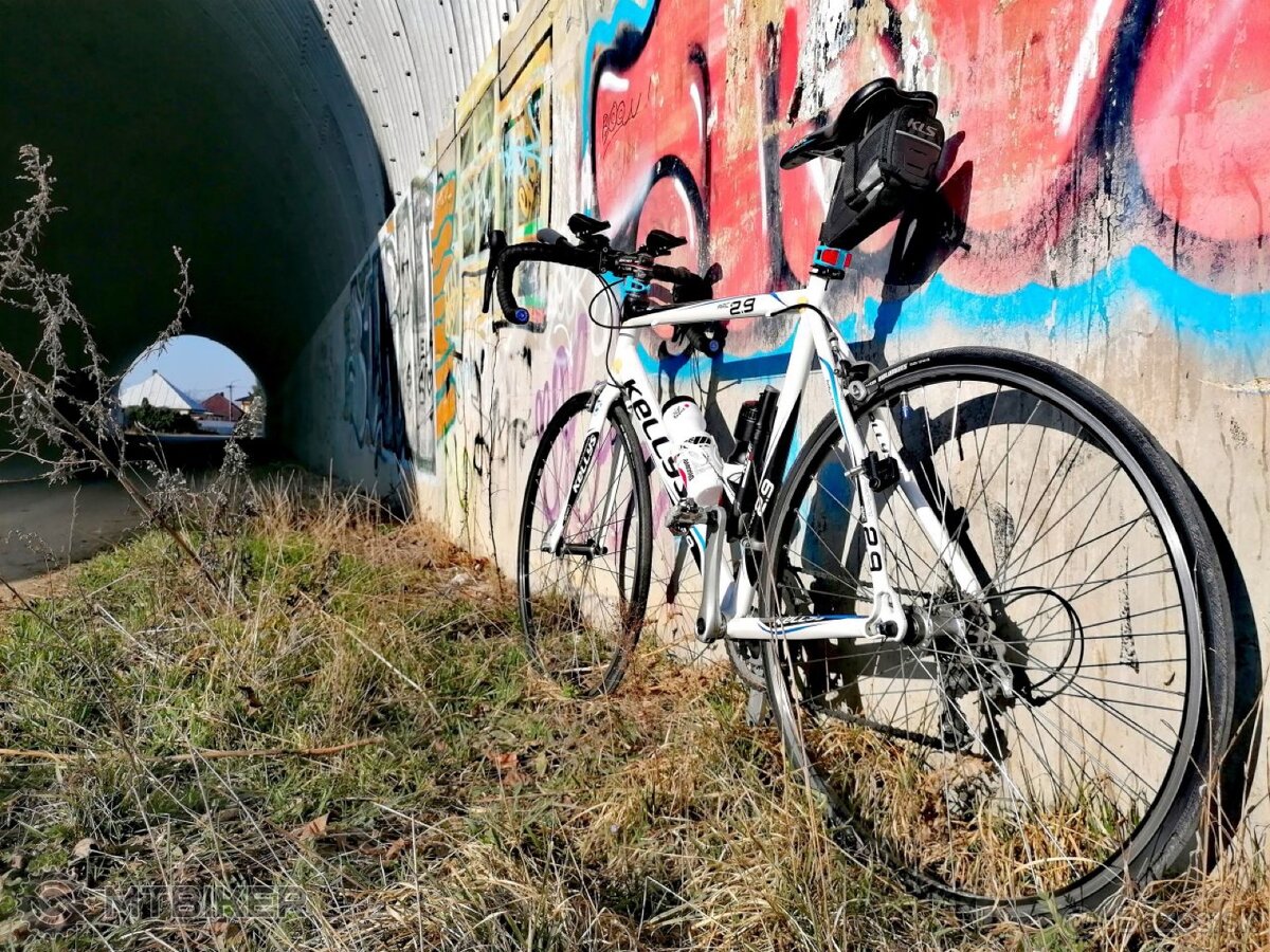 Predám cestný bicykel Kellys