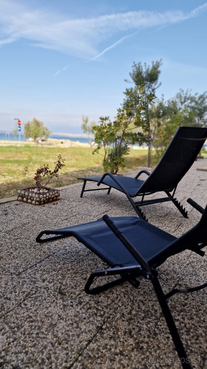 Chorvátsko pekný dvojspálňový apartmán prvý rad pri mori