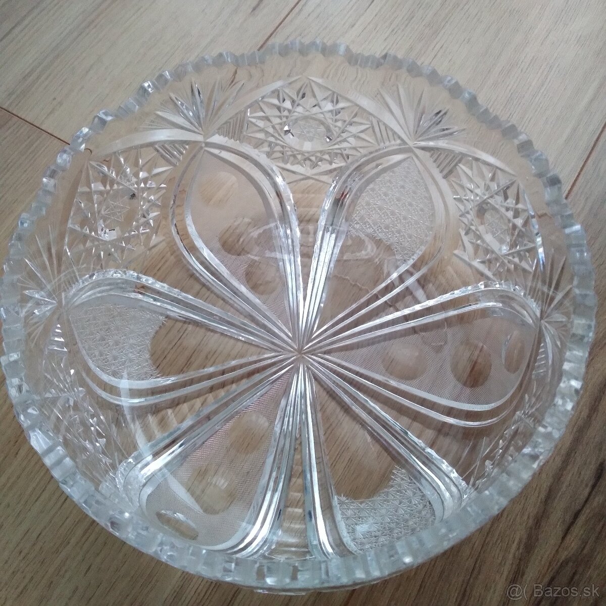 krištáľova váza a misy