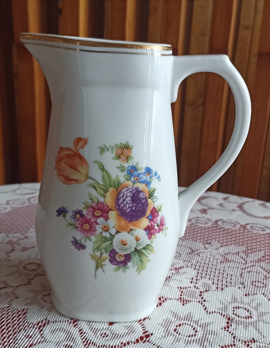 Velky dzbán na vodu.