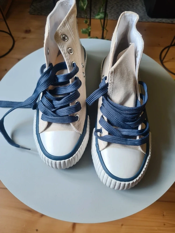 Tenisky s nášivkami