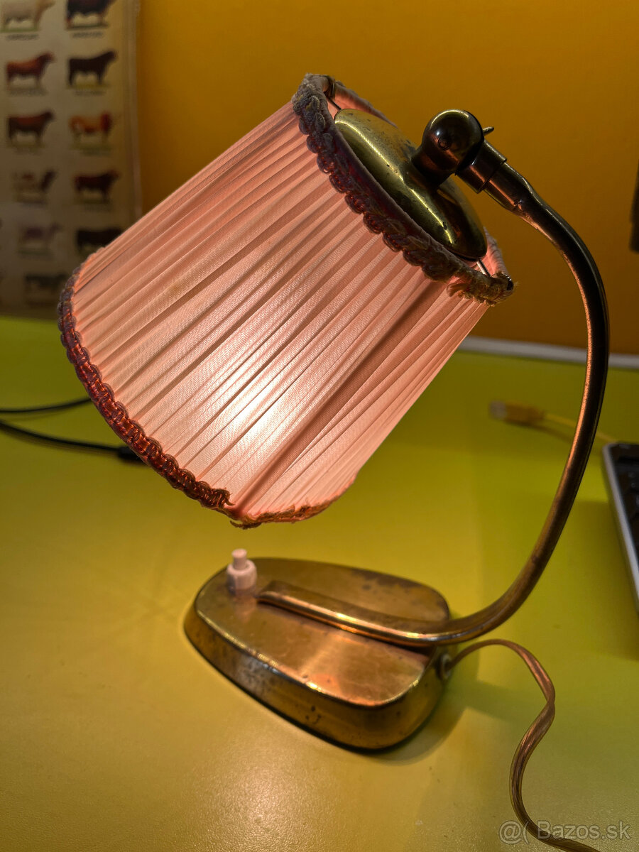 Predám starú stolovú lampu