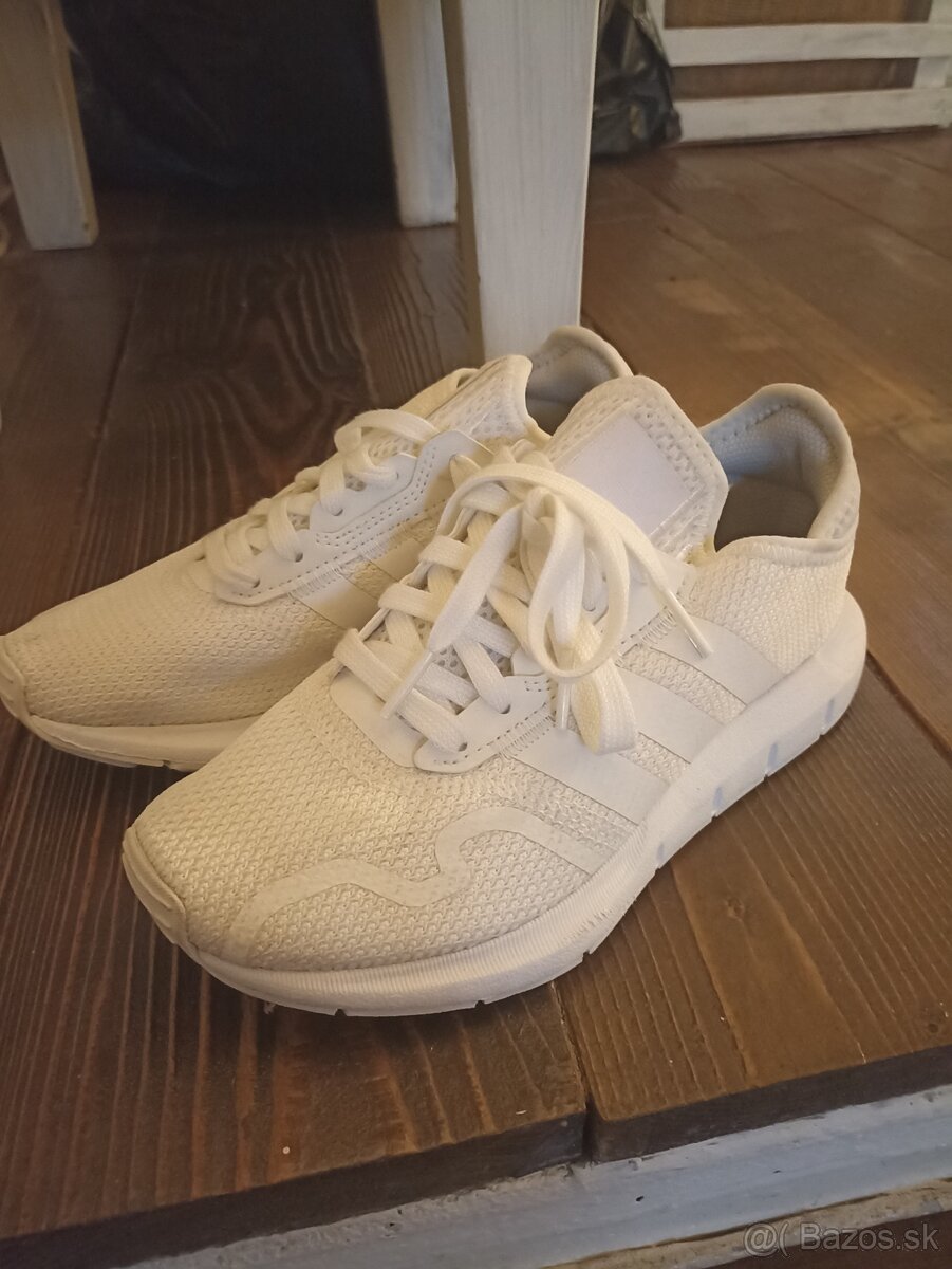 Biele Adidas tenisky