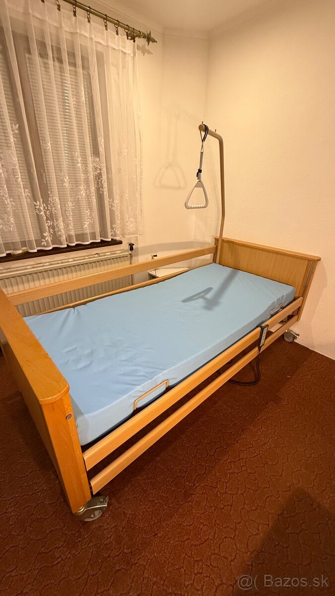 Posteľ