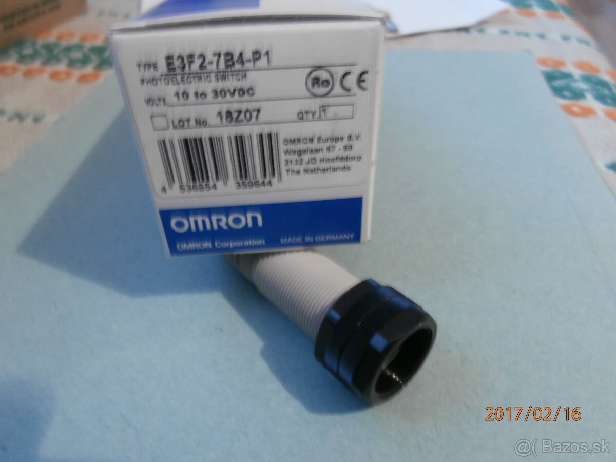 Fotoelektrický sensor-zavora E3F2-7B4-P1.