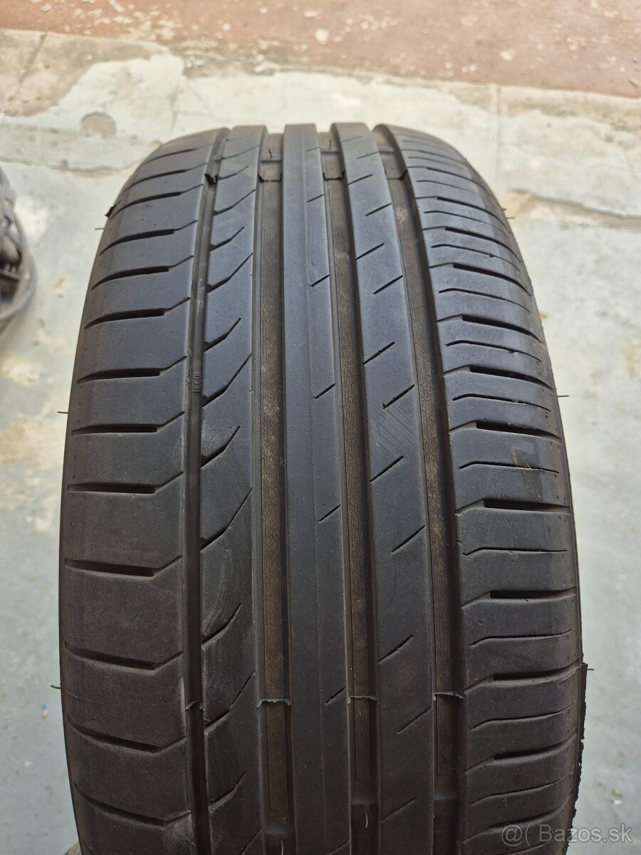 R18 245/45 100W
