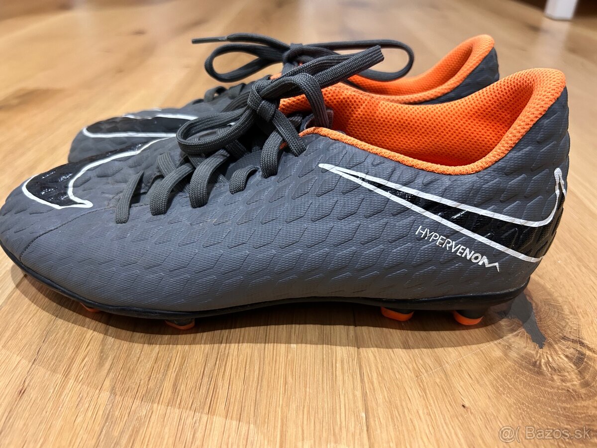 Nike Juniorské kopačky veľkosť 38