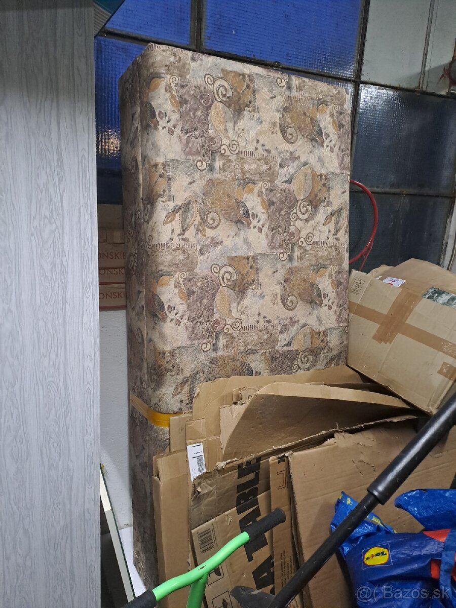 Predám válendu s úložným priestorom 30€