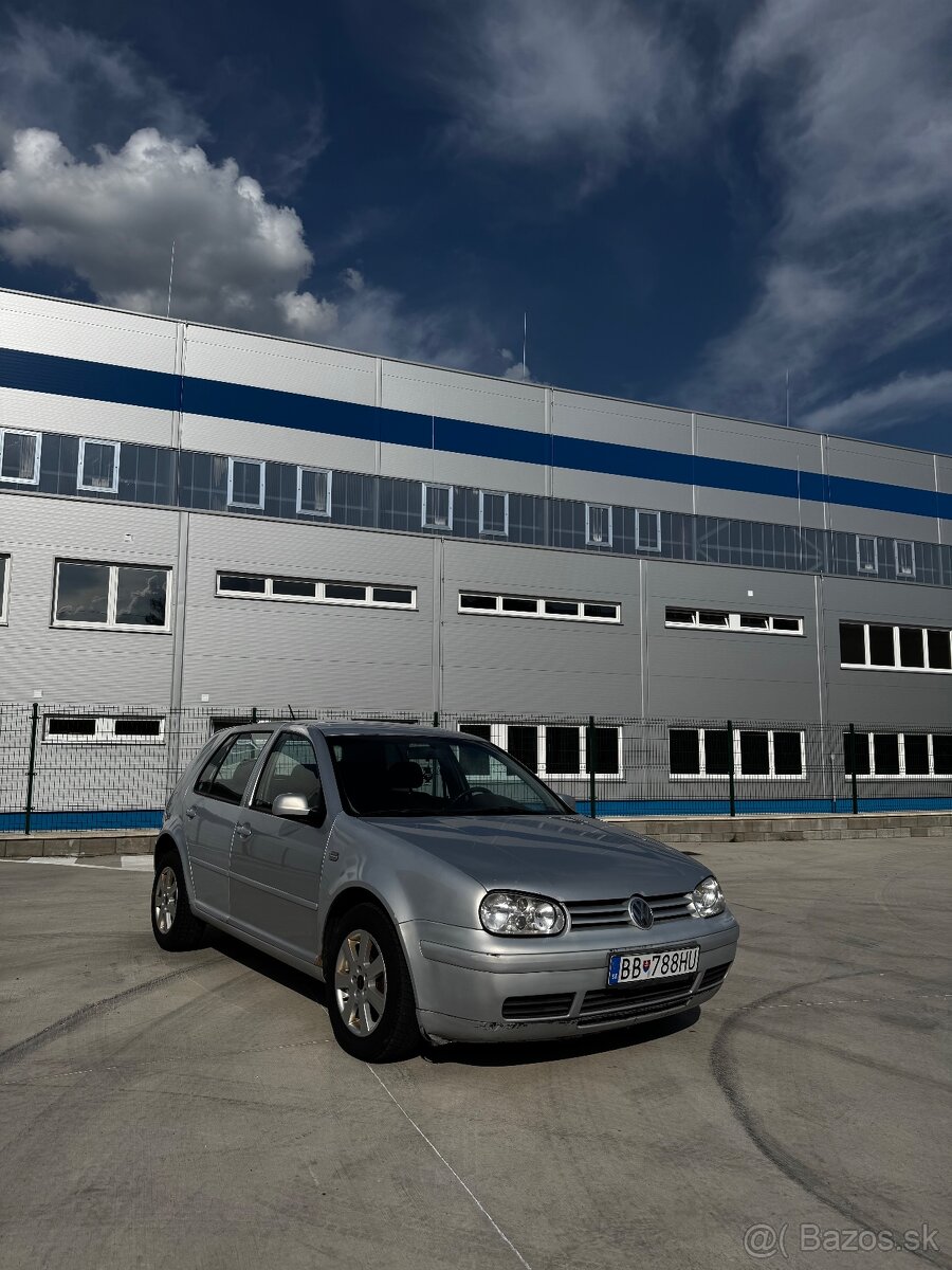 Volkswagen Golf 1.6 SR – pojazdný, vhodný na ND alebo opravu