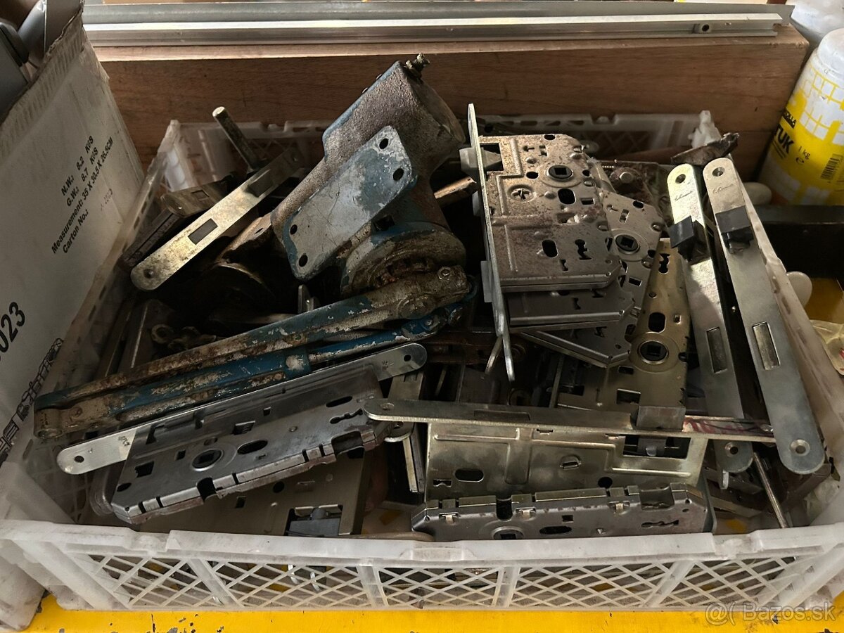 Rôzne klučky aj zamky do dveri