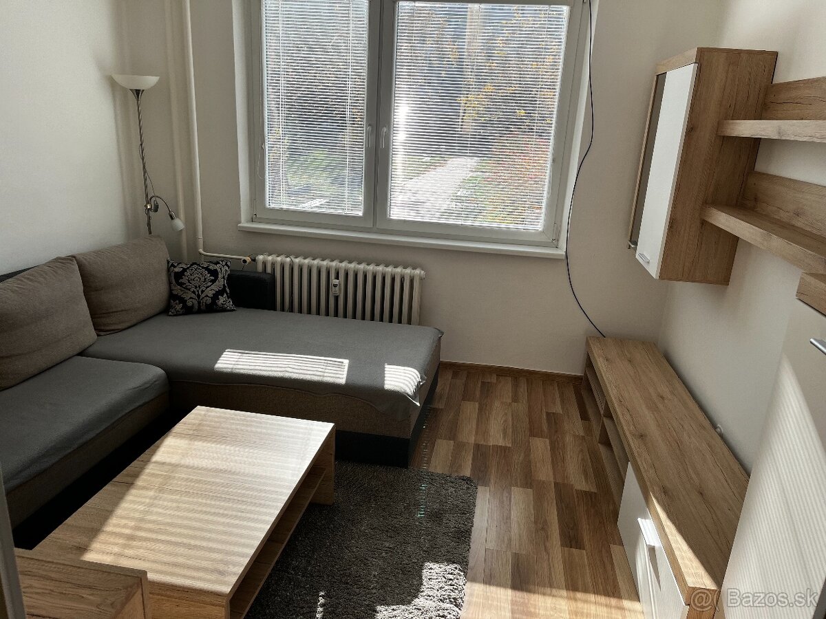 Prenájom 2-izbového bytu – Hollého 6, Nové Mesto nad Váhom