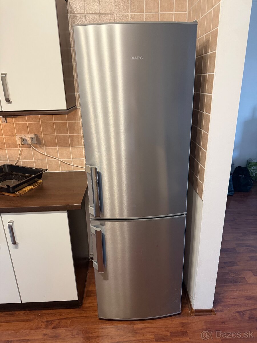 Chladnička AEG