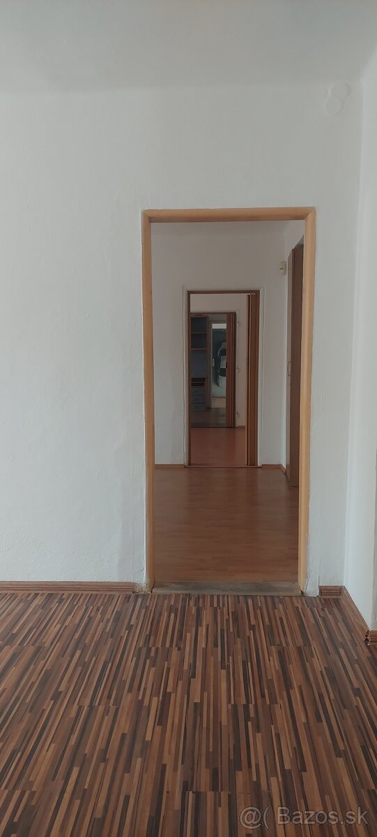 5 PRECHODOVÝCH KANCELÁRIÍ