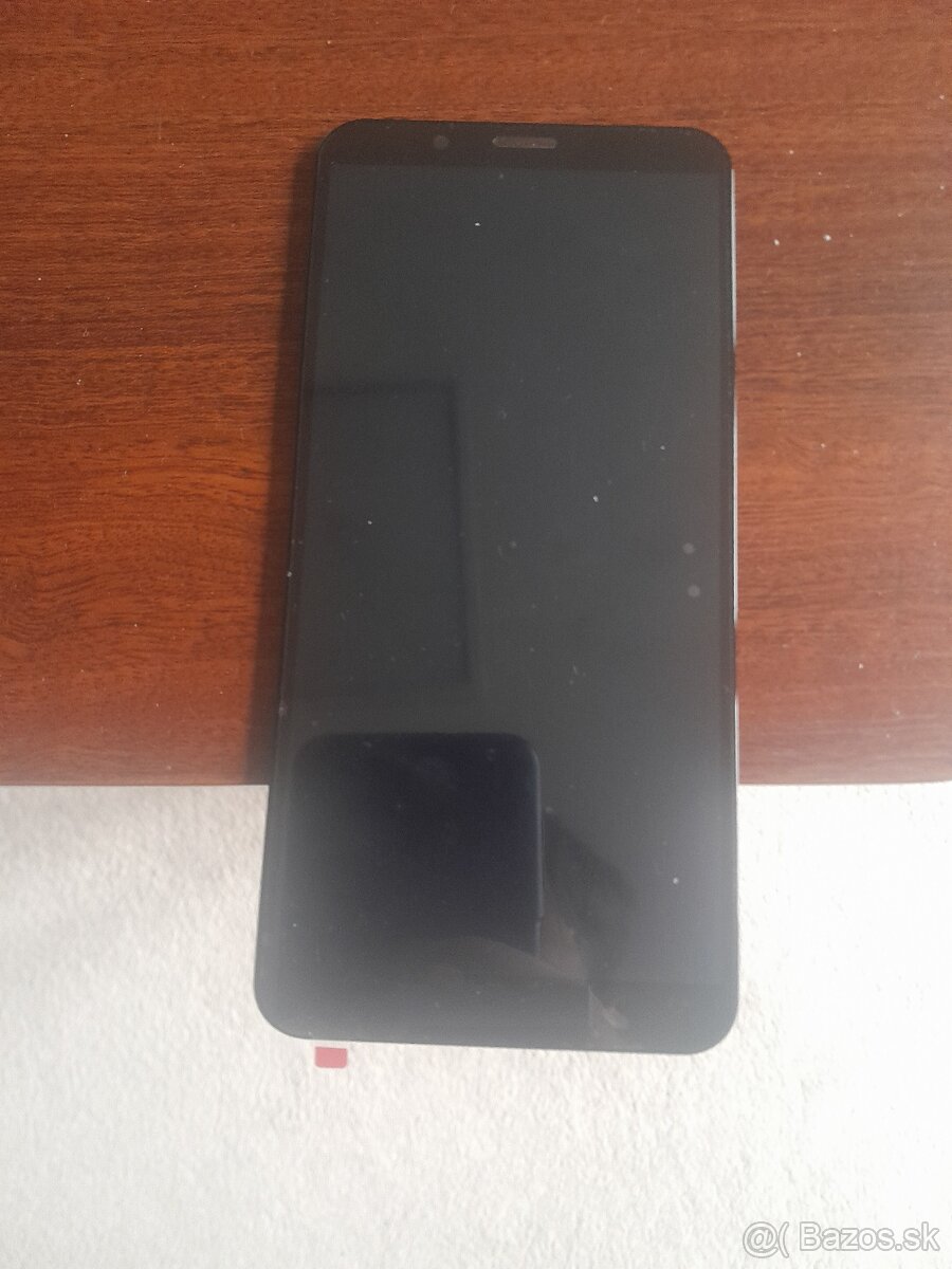 Display čisto nový