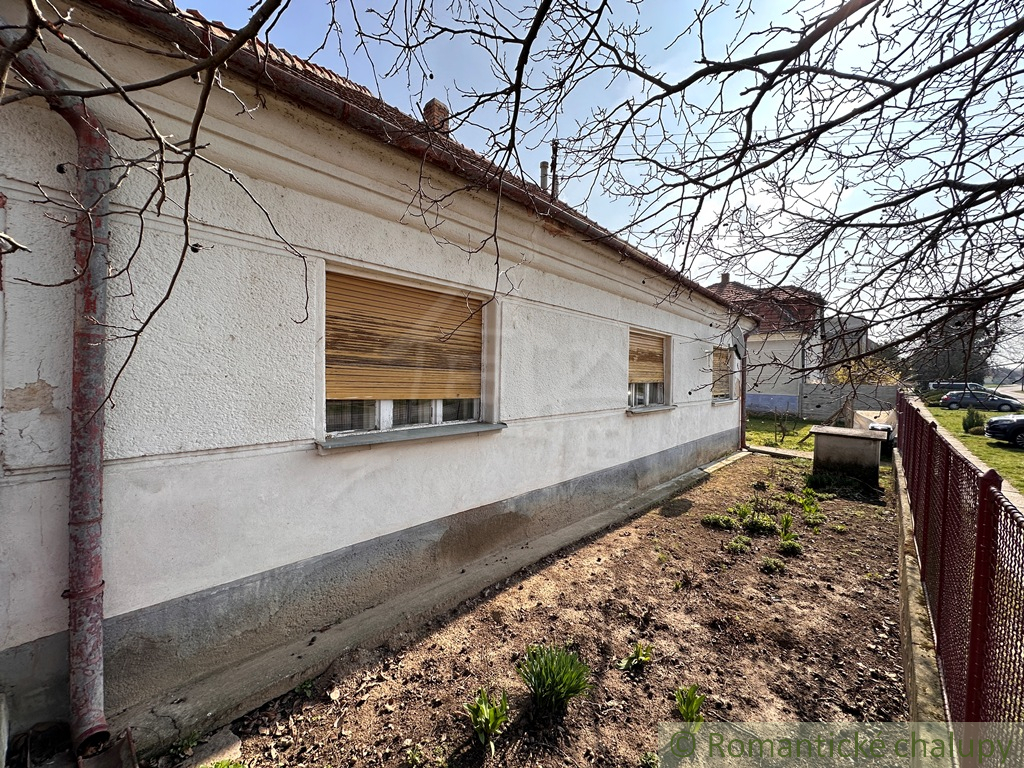 Pekný zachovalý rodinný dom na trvalé bývanie alebo chalup
