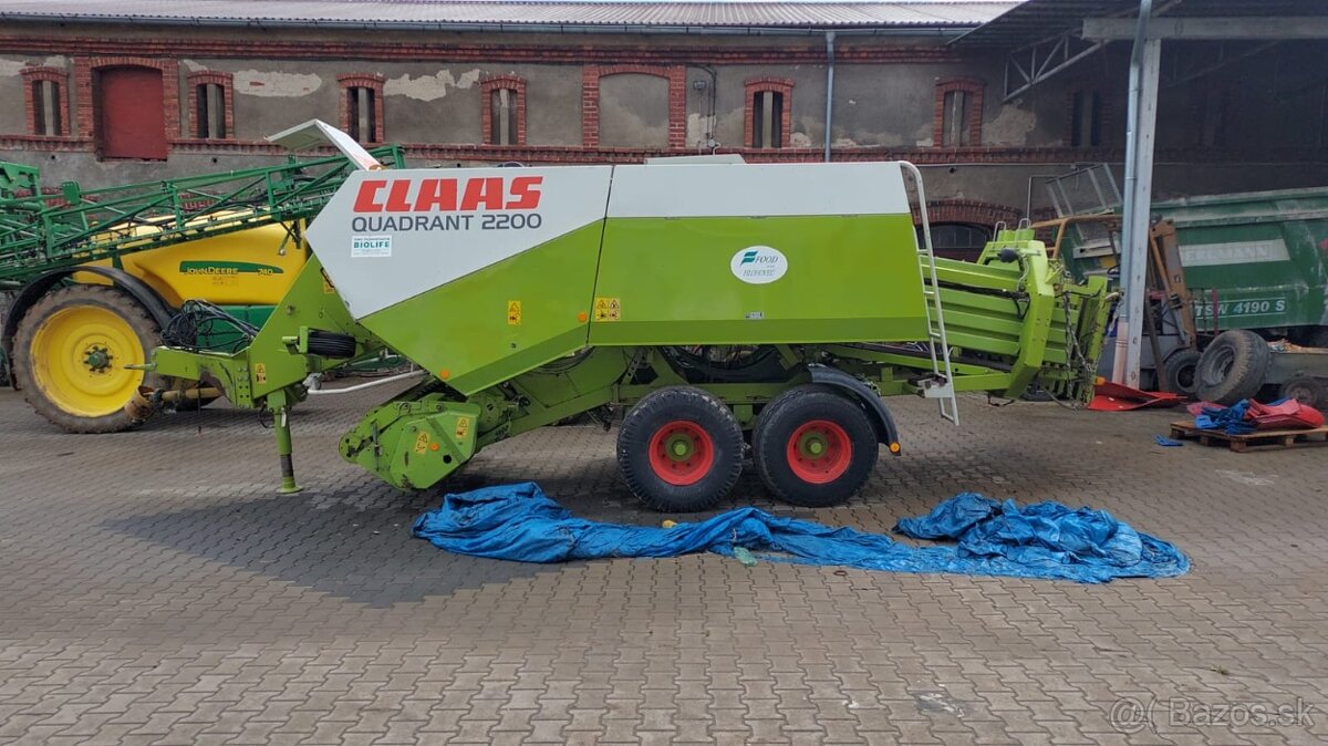 Lis Claas Quadrant 2200 na hranaté balíky Balíkovač Krone