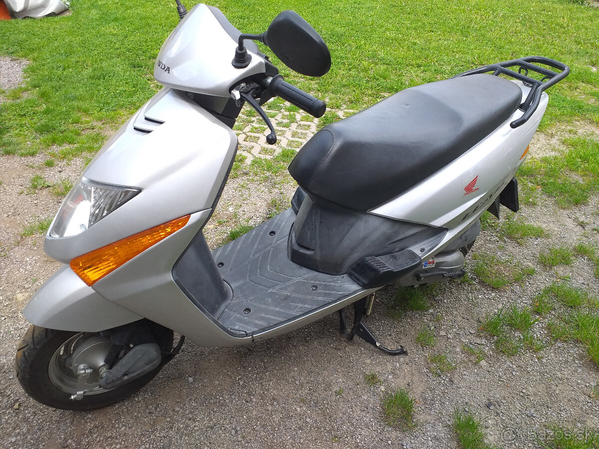Honda lead 100