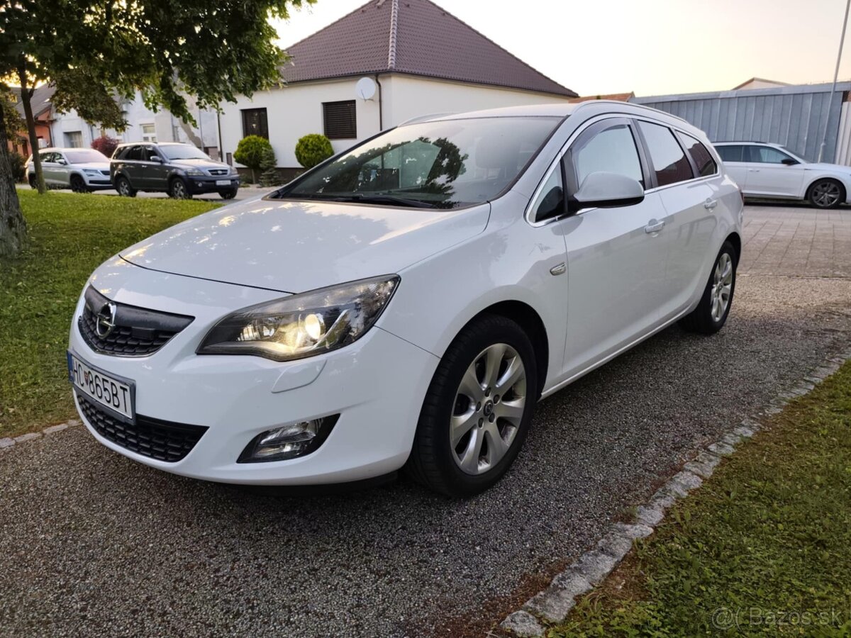Opel Astra ST 1.7 CDTI ECOTEC Cosmo 2012 XENON+NAVI