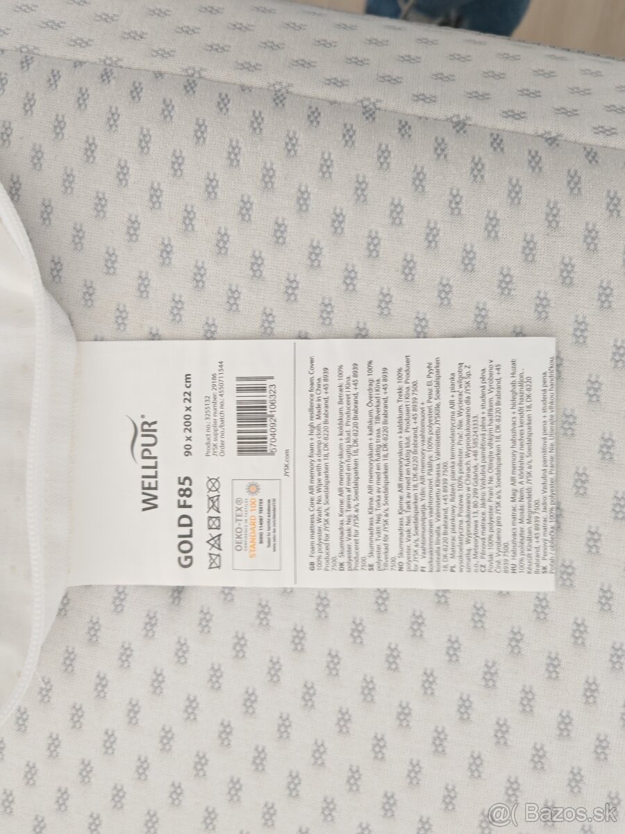 Manželka posteľ z matracmi