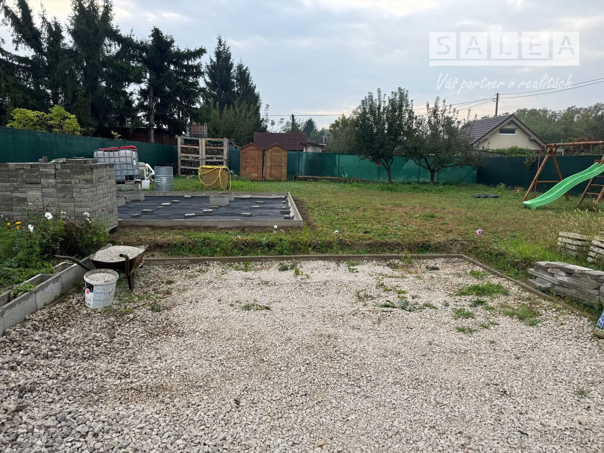 Dvojzáhrada v Kráľovej nad Váhom pri Váhu o výmere 523 m2 EX