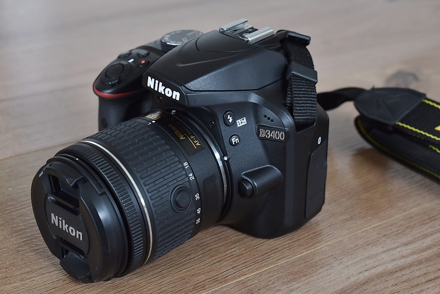Nikon d3400 bluetooth - VR objektiv AF-P 18-55 - nafot. 2tis